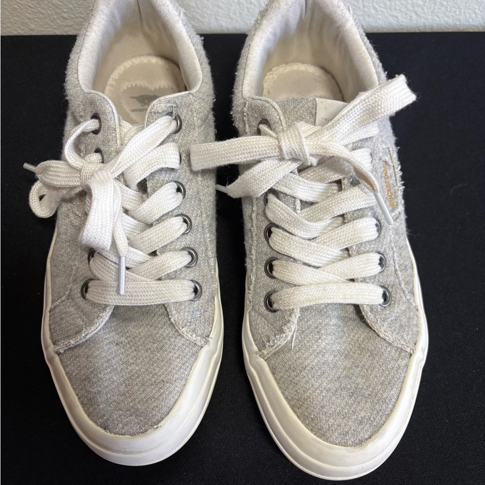 Rocket Dog Women's Gray and White Sneakers Size 6.5